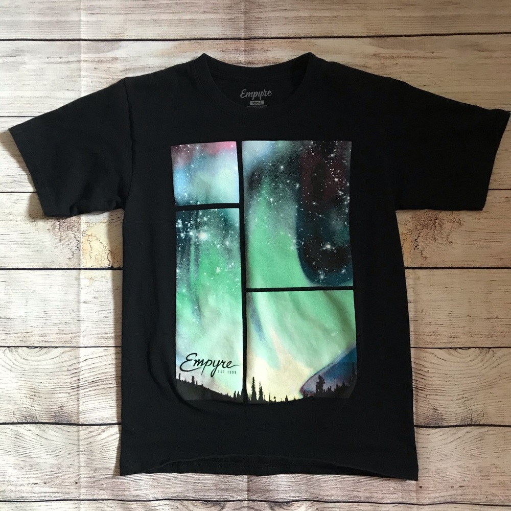 Black Empyre Tee with Northern Lights Graphic